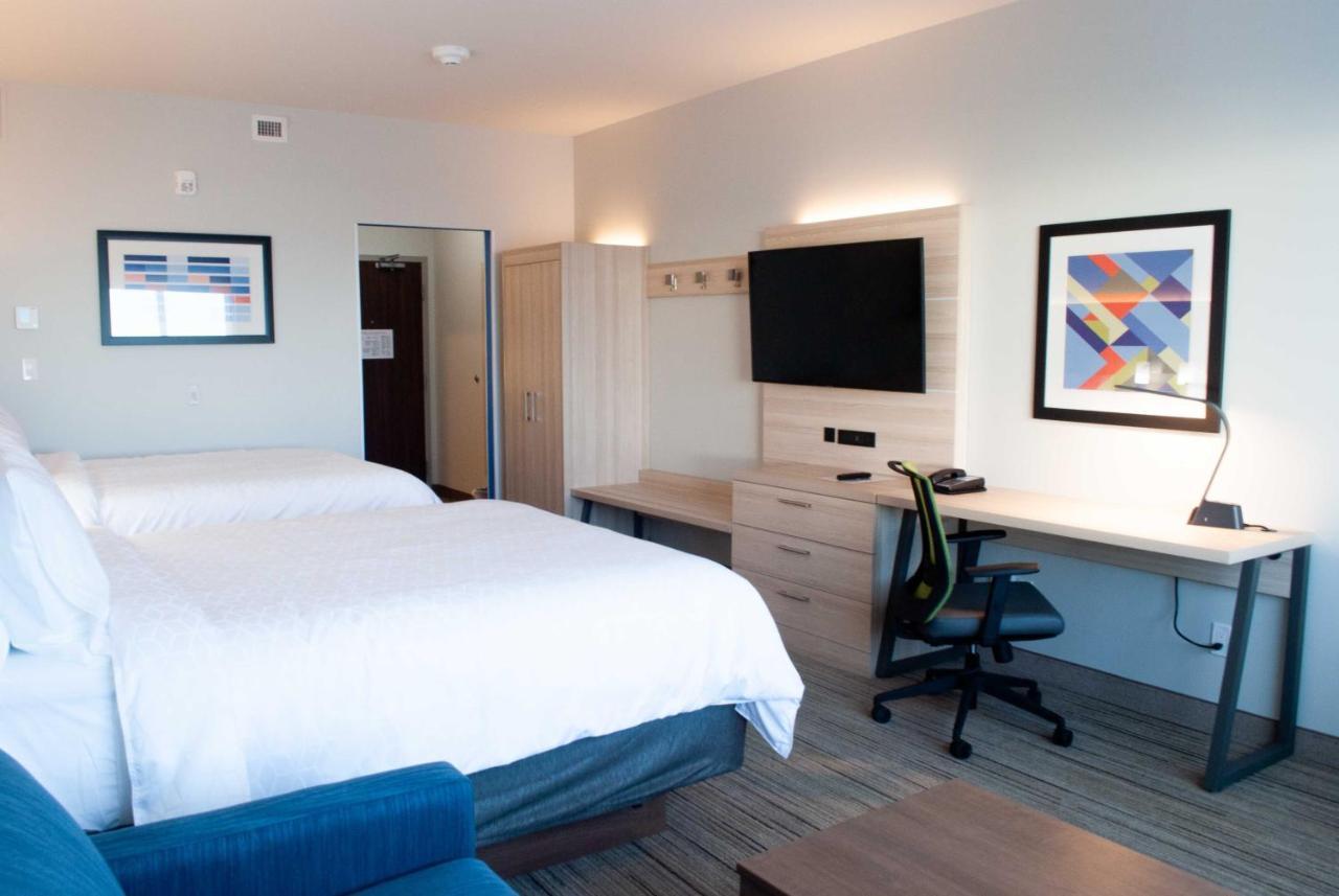 Saint Albert Holiday Inn Express & Suites Edmonton N - St Albert By Ihg מראה חיצוני תמונה