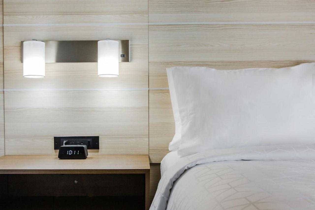 Saint Albert Holiday Inn Express & Suites Edmonton N - St Albert By Ihg מראה חיצוני תמונה