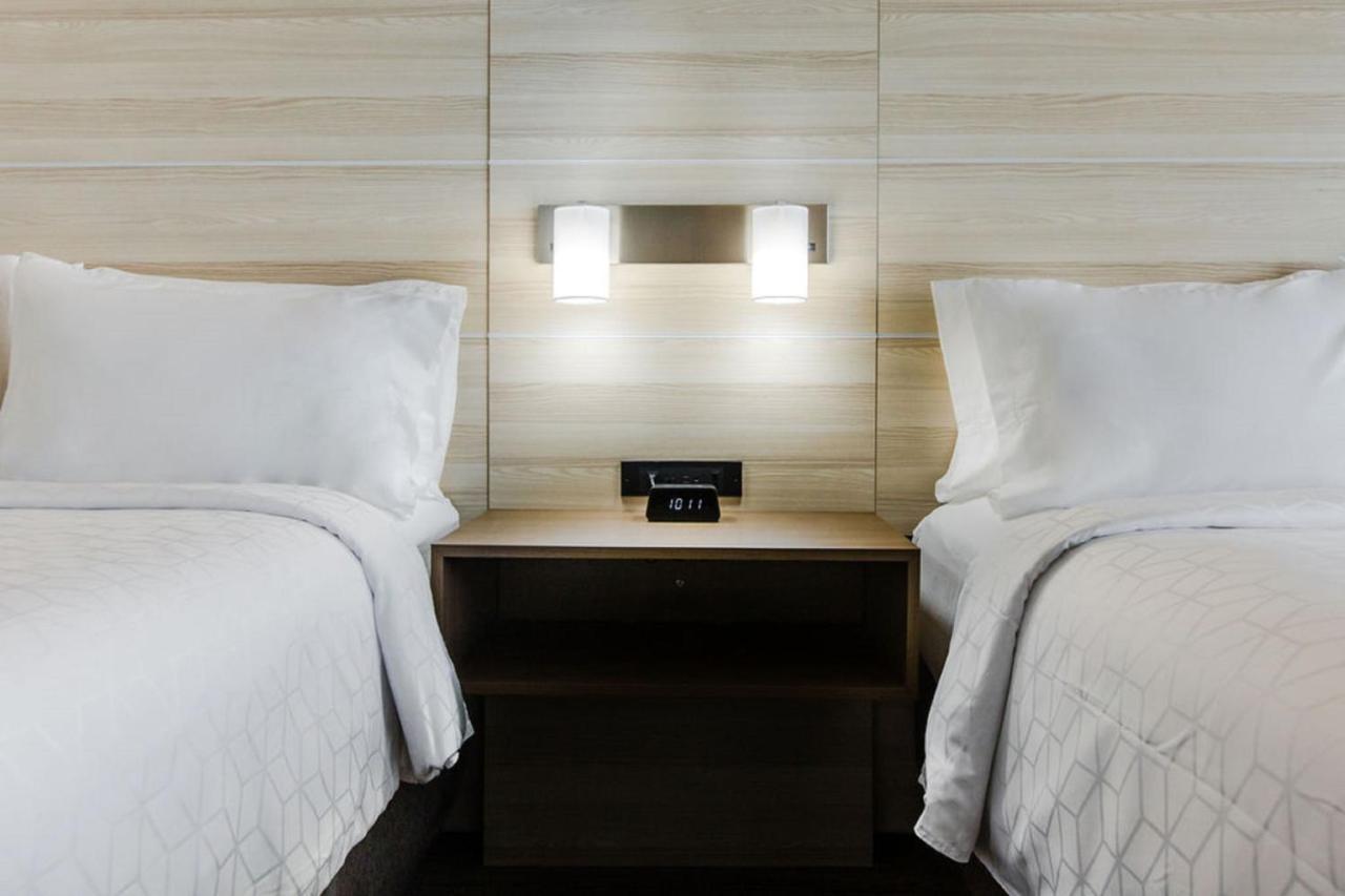 Saint Albert Holiday Inn Express & Suites Edmonton N - St Albert By Ihg מראה חיצוני תמונה