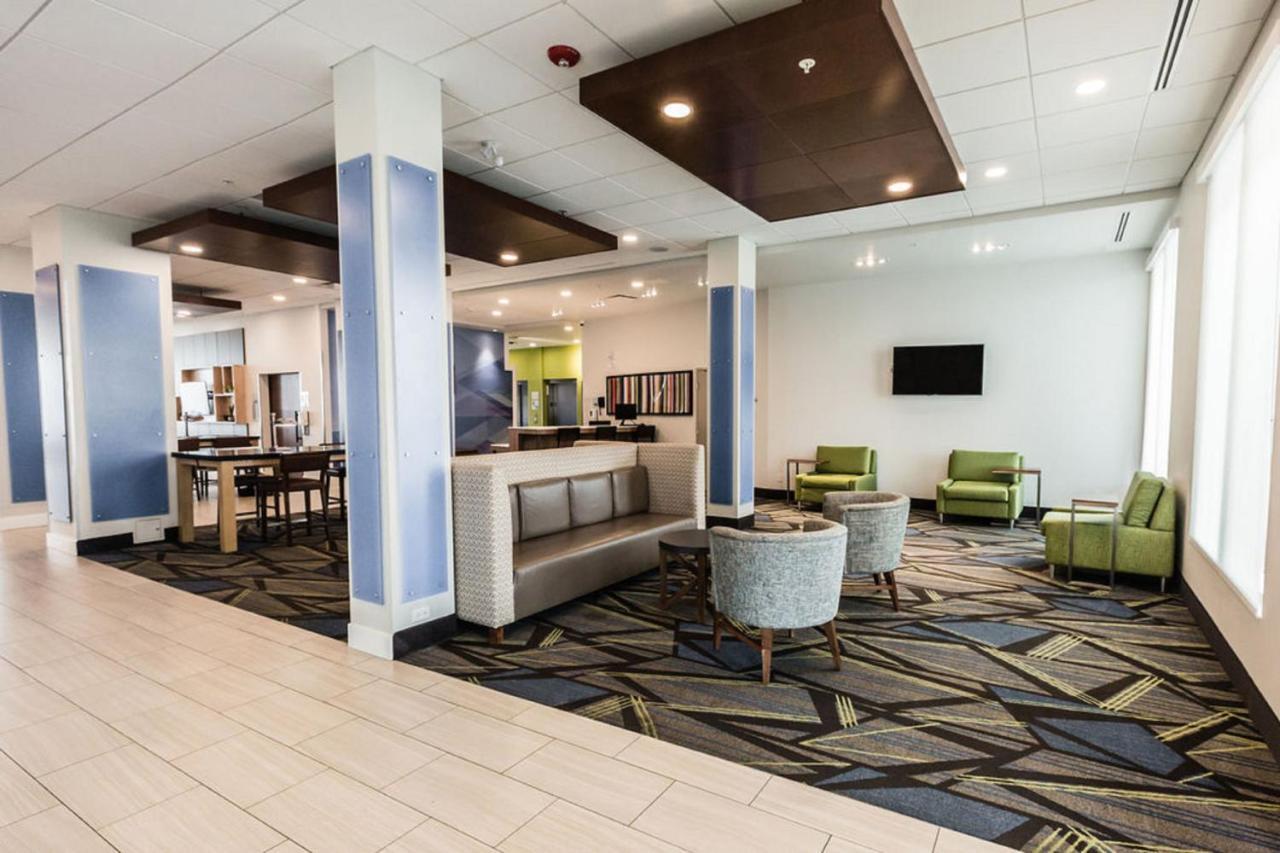 Saint Albert Holiday Inn Express & Suites Edmonton N - St Albert, An Ihg Hotel מראה חיצוני תמונה